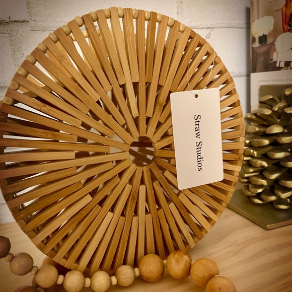 🔥sold🔥Straw Studios circular wooden bag - Picture 3 of 6